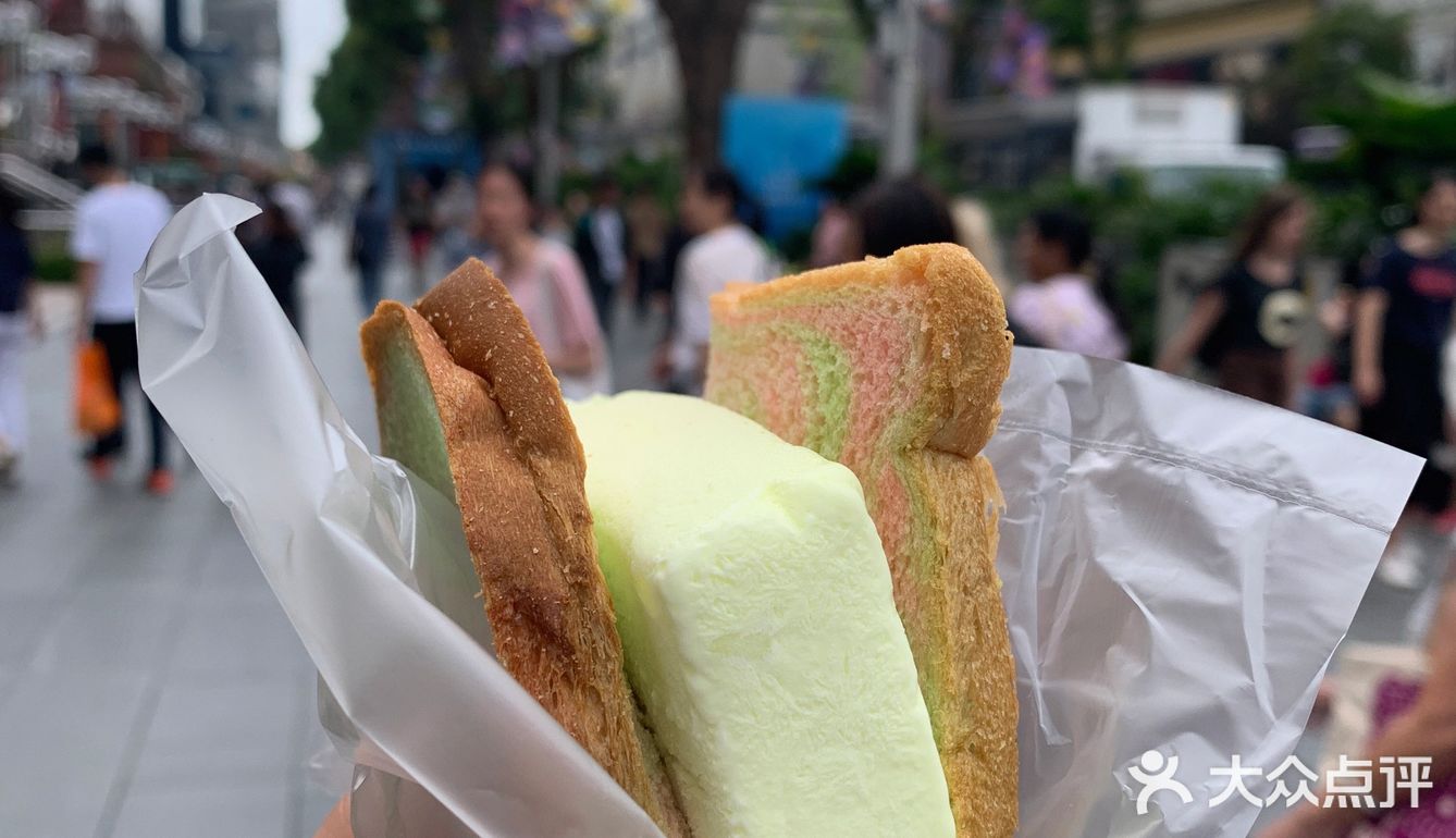不是很推荐。哈哈哈哈哈哈。但来新加坡肯定要去乌节路