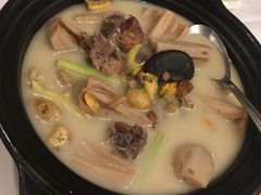 莲藕排骨煲-名苑皇宫酒家(来魅力壁画村店)