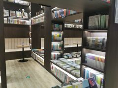 -钟书阁(群光广场店)