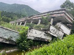 -四川汶川特大地震漩口中学遗址