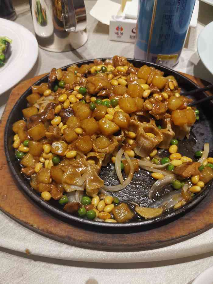 热河食府(中山路店)-"朋友过生日选择了这,环境还可以,菜量还挺.