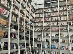 -钟书阁(松江泰晤士小镇店)