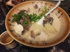 砂锅鱼头-75幢私房菜馆