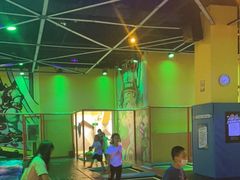 -爱蹦iBOON蹦床运动馆(江汉店)