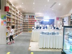 -钟书阁(群光广场店)