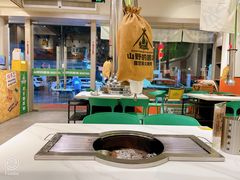 -山野的朋友露营炭火烤肉