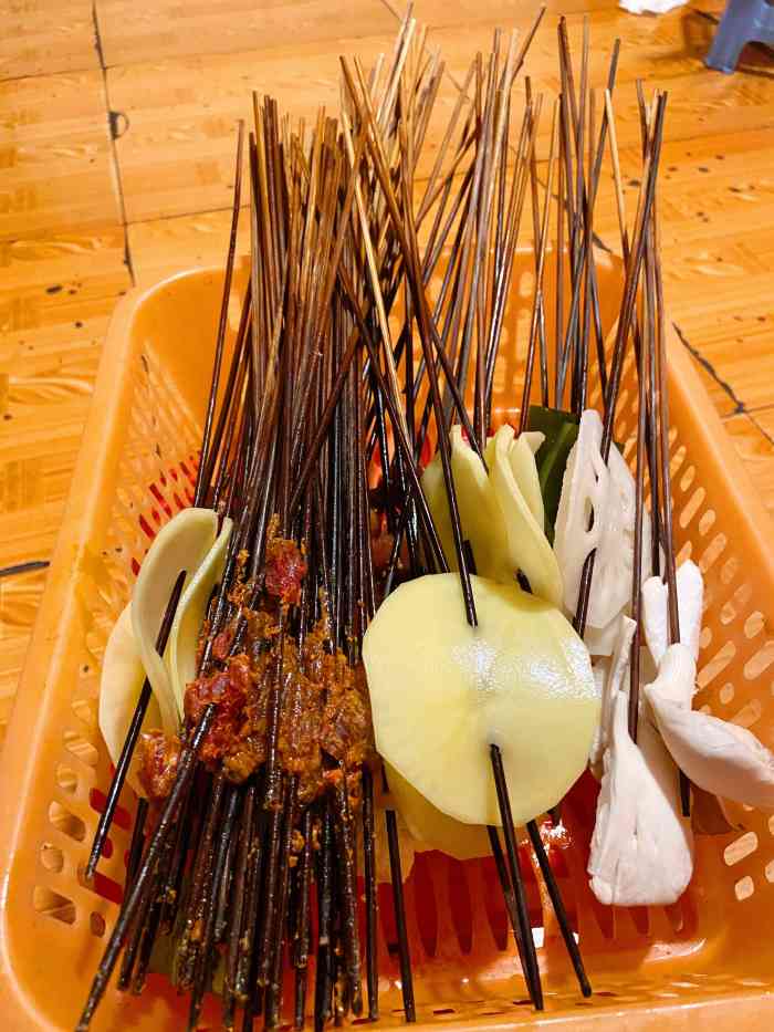 口口香串串-"位置:定位准确,路边可以停车,红灯笼很标.