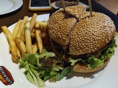 -拉亚汉堡经典餐厅(商城路店)
