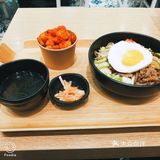 工作日晚上去的，人不多