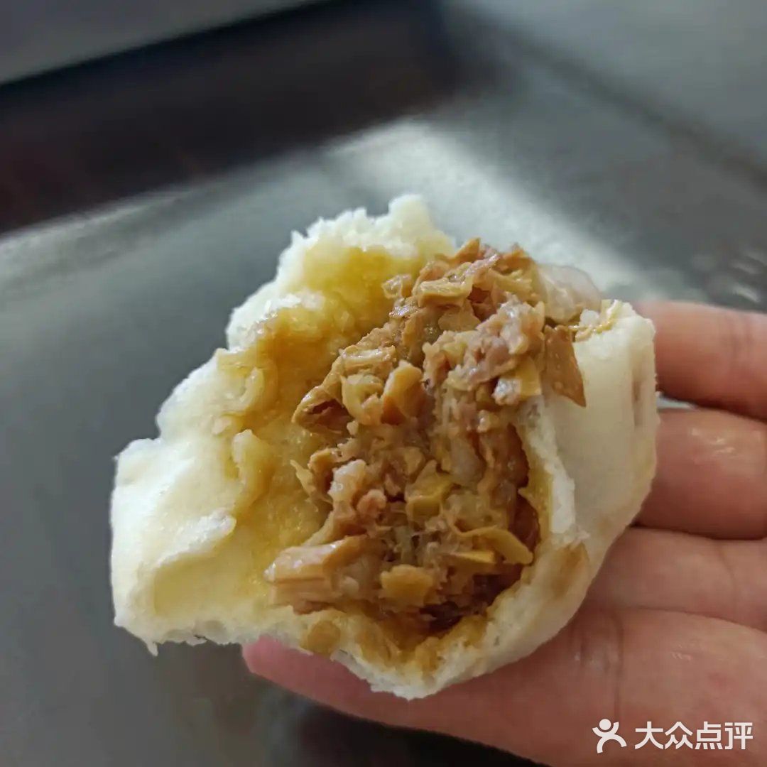 吹爆场口土猪肉包子！鲜肉小笼包封神笋干包惊艳