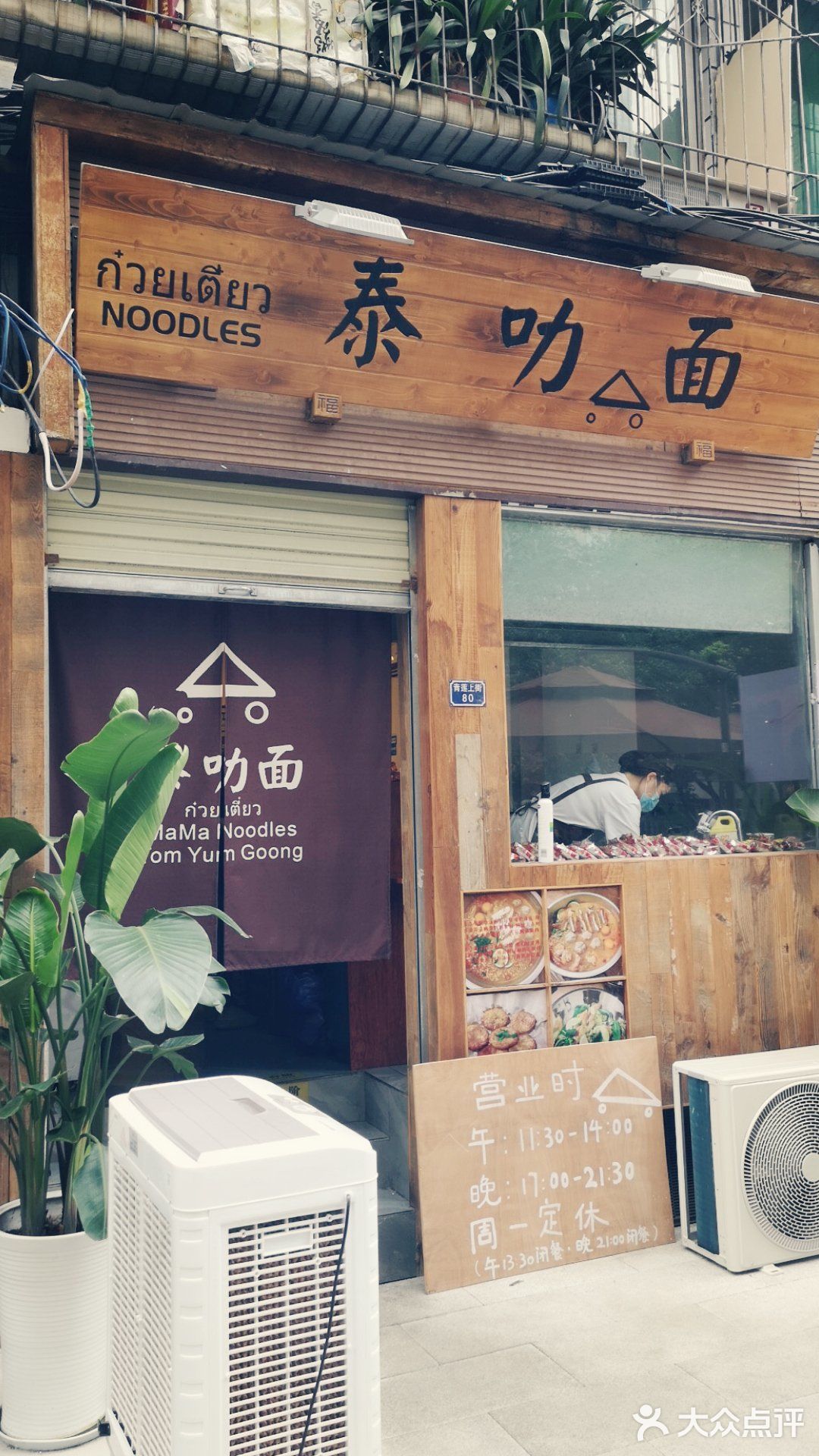 体验泰国街头夜间大排档的豪横