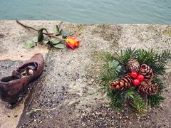 -多瑙河畔鞋履雕塑