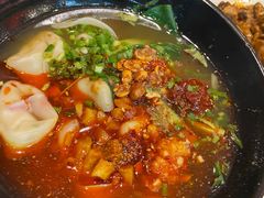 -爆炸头阿姨小四川正宗川味小吃(无任何分店)