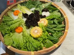 -尚尚仙·酸汤猪手·猪肚鸡火锅(华联万柳购物中心店)