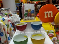 -m豆巧克力世界(上海世茂广场店)