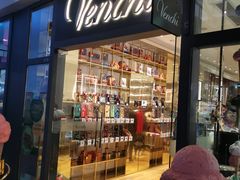 门面-VENCHI 闻绮(上海佛罗伦萨小镇店)