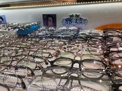 -新视达眼镜店·蔡司·依视路(名镜苑店)