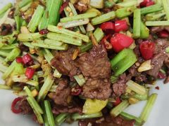 芹菜炒肉丝-新新湘菜馆(新中街二条店)