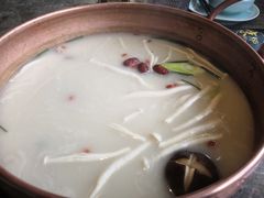 -三人行骨头王火锅(长寿店)
