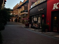 -王府井奥莱临潼小镇(临潼店)