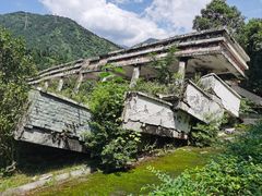 -四川汶川特大地震漩口中学遗址