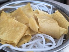-黄利砖万峰林布依特色酸笋牛肉馆