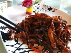 茶树菇炒海参-得丘礼享谷·玉兰苑