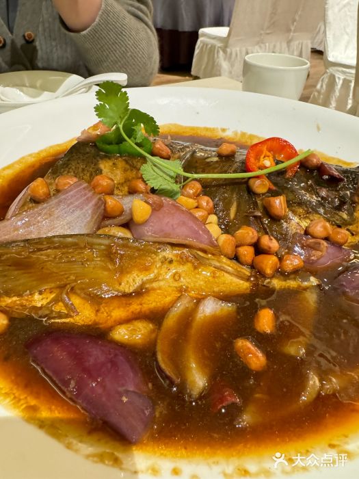 食為天·本地人爱吃的淮扬菜(瘦西湖店)扒烧花鲢鱼头图片