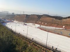 -采薇庄园四季滑雪场