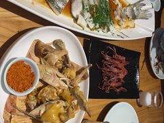 -头上红煨盐鸡·非遗院子餐厅