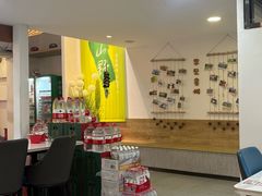 -毛辣果·贵州红酸汤牛肉火锅(西单店)