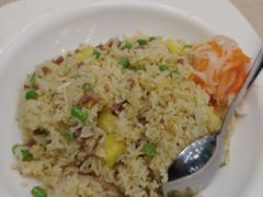 菠萝牛肉炒饭-佰搭果·广式茶餐厅(西华路店)