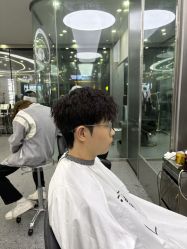 -MOVAN  HAIR莫凡匠人发型屋