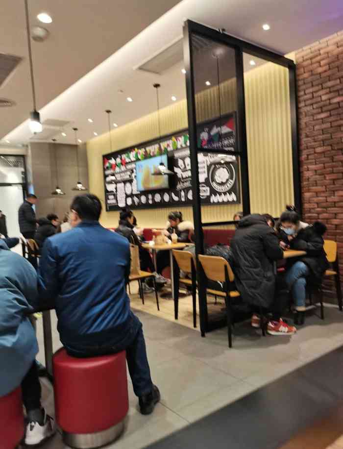 6成为第一个点赞的人1淇淇麦麦4月1日 14:34打分汉堡王吾悦广场店