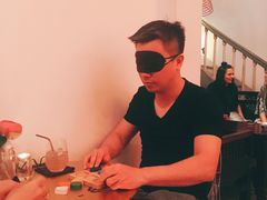 -Noir. Dining in the Dark
