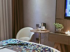 -潮漫酒店(北京通州环球度假区临河里地铁站店)
