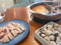 -老何家后安粉·糟粕醋海鲜火锅(三亚湾椰梦长廊店)