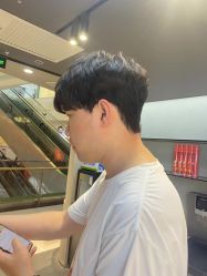 -一家只做男发烫染的店