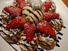新鲜草莓乐园松饼-StayReal Cafe(长宁来福士广场东八区店)