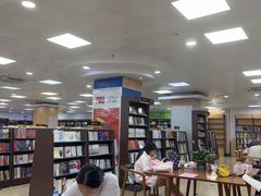 -桂林书城(微笑堂商厦店)