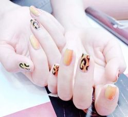-悦指间美甲美睫