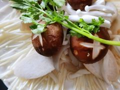 菌菇拼盘-四川耙耳朵鱼火锅