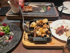 -恰餐厅及酒吧 CHAR Bar & Grill (北京丽都皇冠假日店)