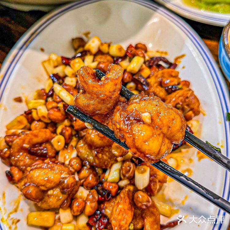 解放碑藏着一家性价比天花板——月半!不管你是本地干饭人