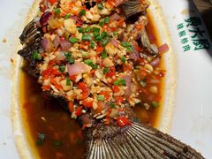 香煎大鲫鱼-费大厨辣椒炒肉(万家丽一店)