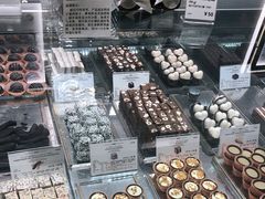 -VENCHI 闻绮(上海佛罗伦萨小镇店)