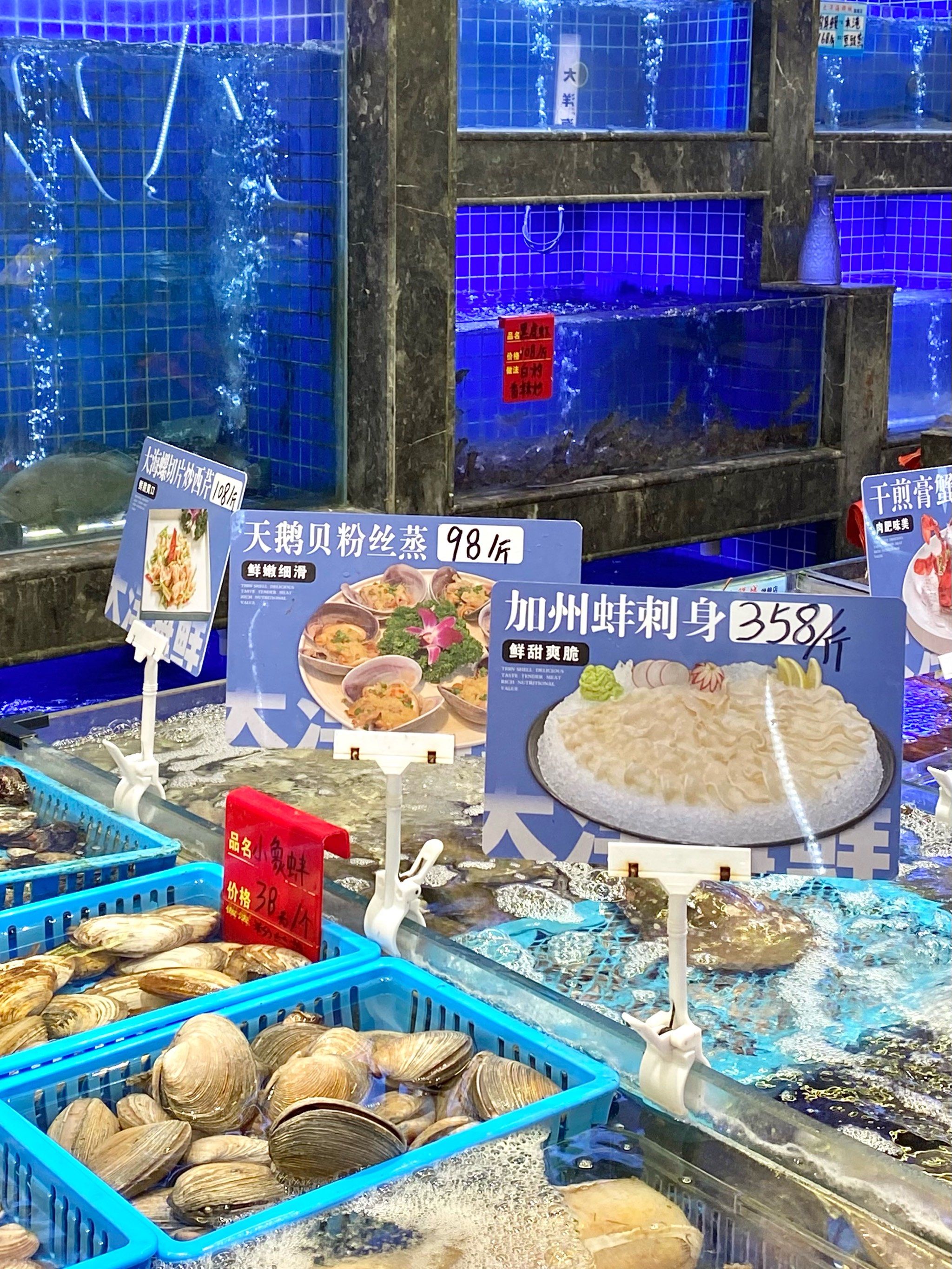 今天我去的是一家海鲜城的餐厅,他们家是专门做海鲜的,比较闽南口味