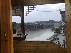 -临江餐馆二楼美食部落