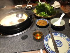 -大匠工房古船木艺术餐厅·猪肚鸡专门店(长白仙岛店)