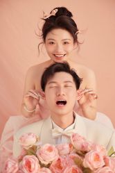 -至臻微拉婚纱摄影
